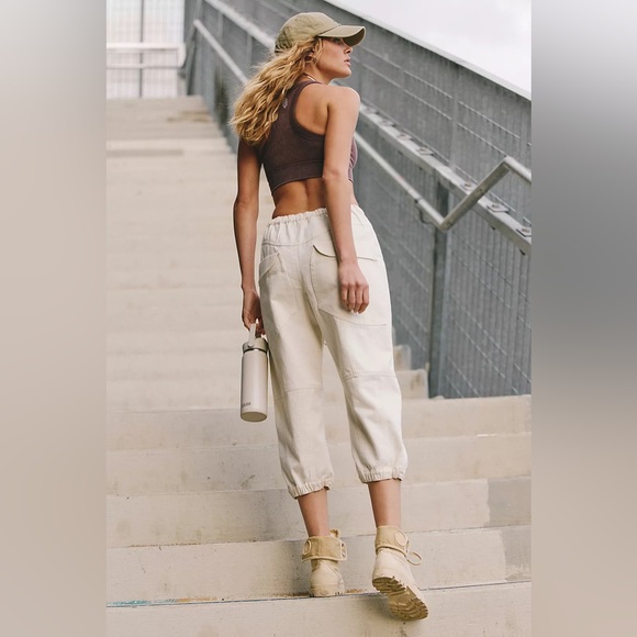 NWOT FREE PEOPLE MOVEMENT For Real Crop Pants | Ivory MSRP $98 Size S - Picture 3 of 10